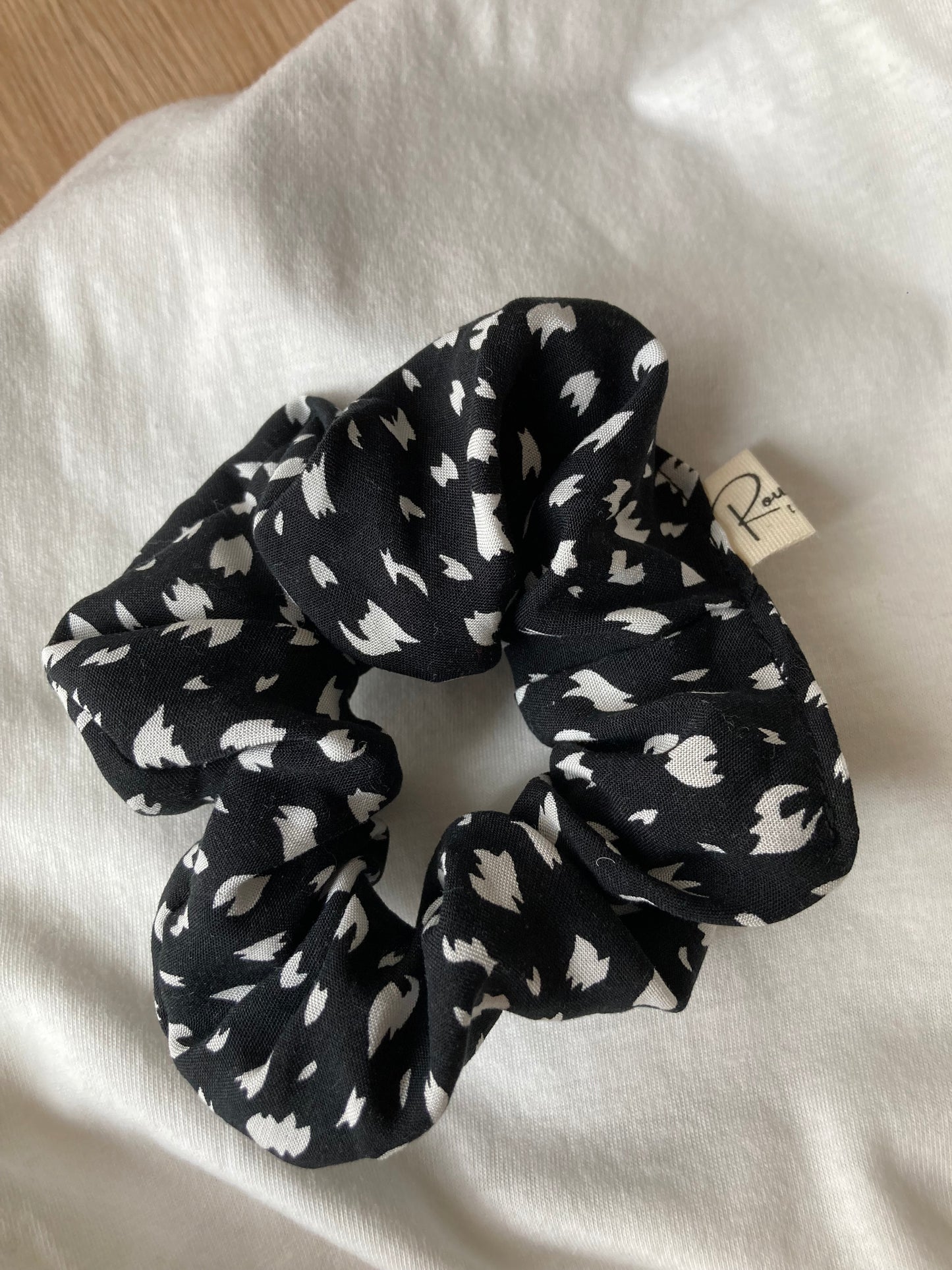 Chouchou noir à motifs